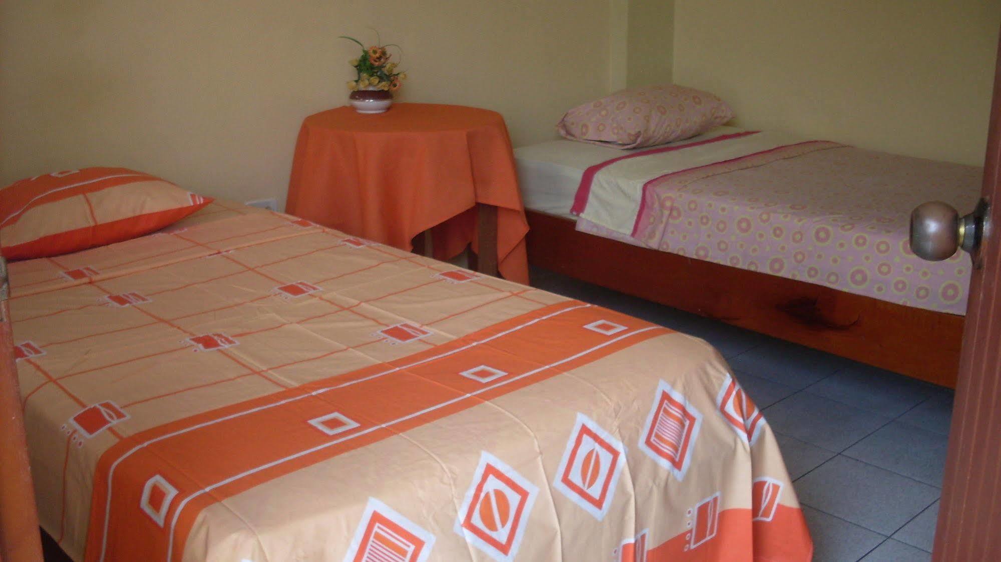 Hostal El Colibri Iquitos Exterior foto
