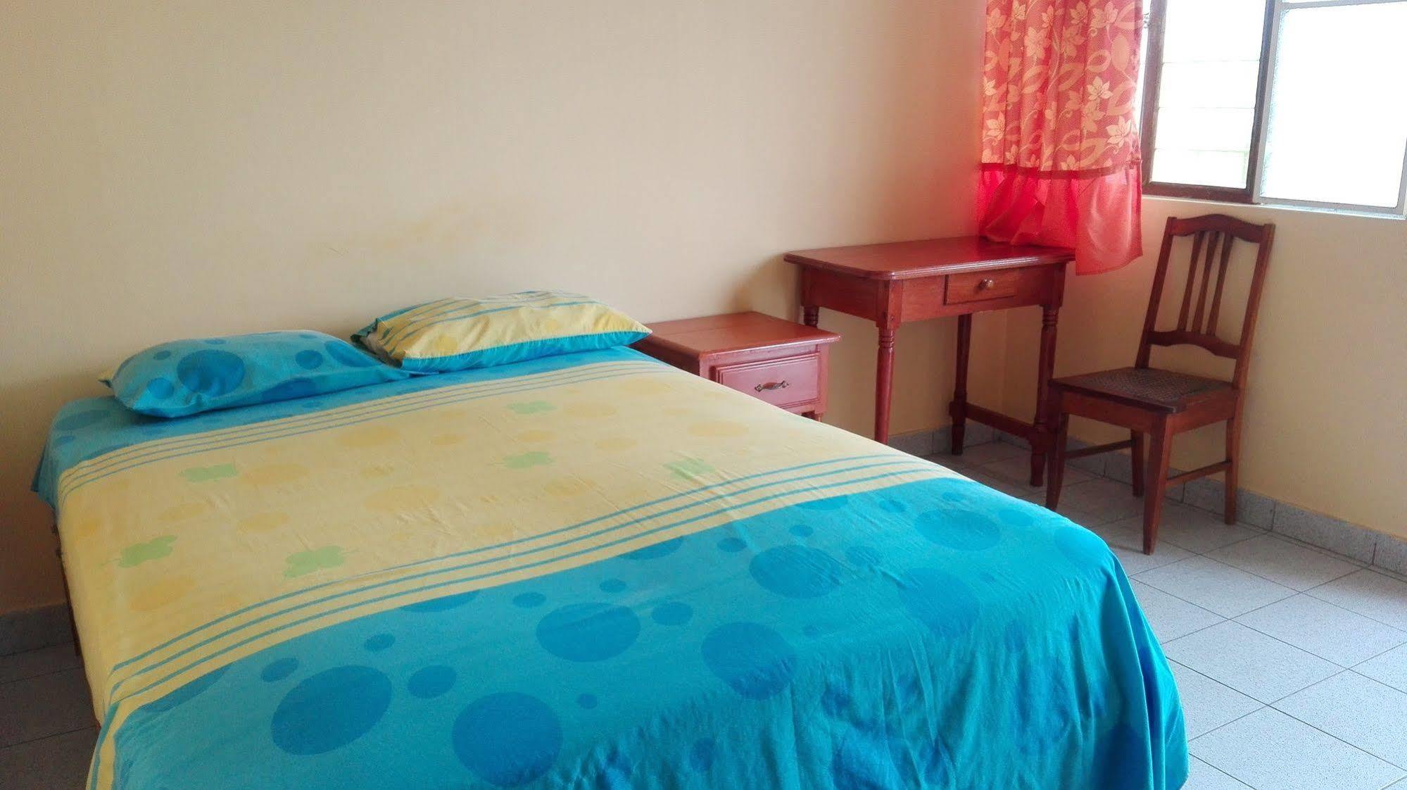 Hostal El Colibri Iquitos Exterior foto